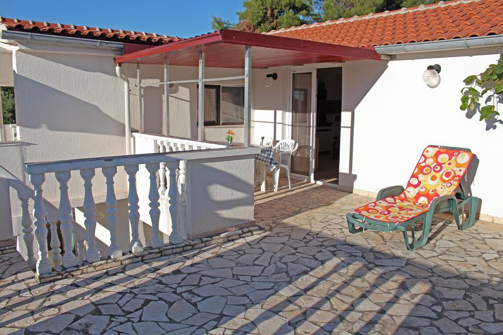 Apartments Mas-Rafaj Vir Exterior photo