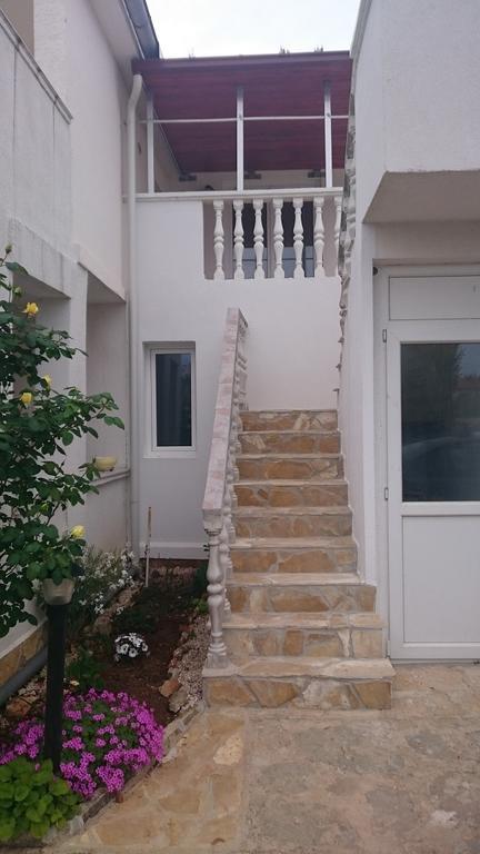 Apartments Mas-Rafaj Vir Exterior photo